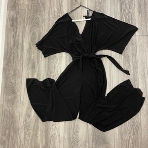 Emma & Michele Romper Size:S spandex HAS POCKETS